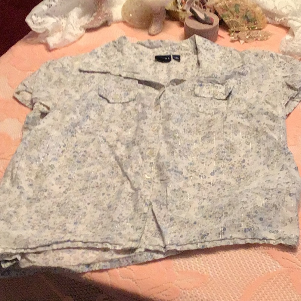 Button down shirt sparkle threads.Size L